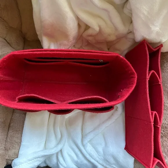 Neverfull MM Red Felt Organizer - Picture 3 of 5